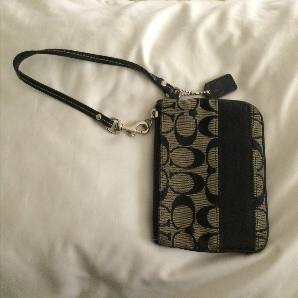 Coach medium wristlet